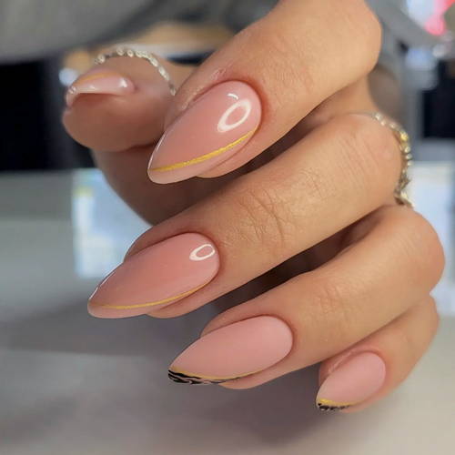Travail d'ongles ObsidiAnn